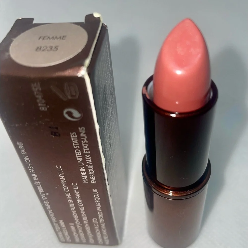 Fashion Fair Lipstick Rouge à lèvres Color Femme.. New in Box